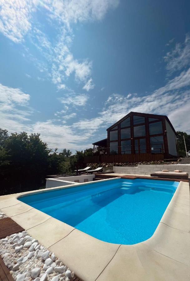 Le Chalet M - Cabana Cu O Panorama De Poveste. Surdesti  Dış mekan fotoğraf