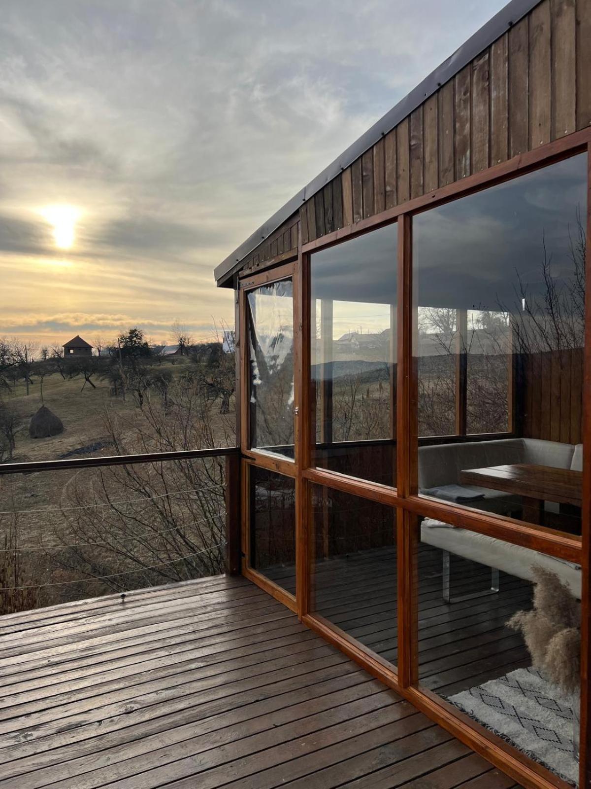 Le Chalet M - Cabana Cu O Panorama De Poveste. Surdesti  Dış mekan fotoğraf