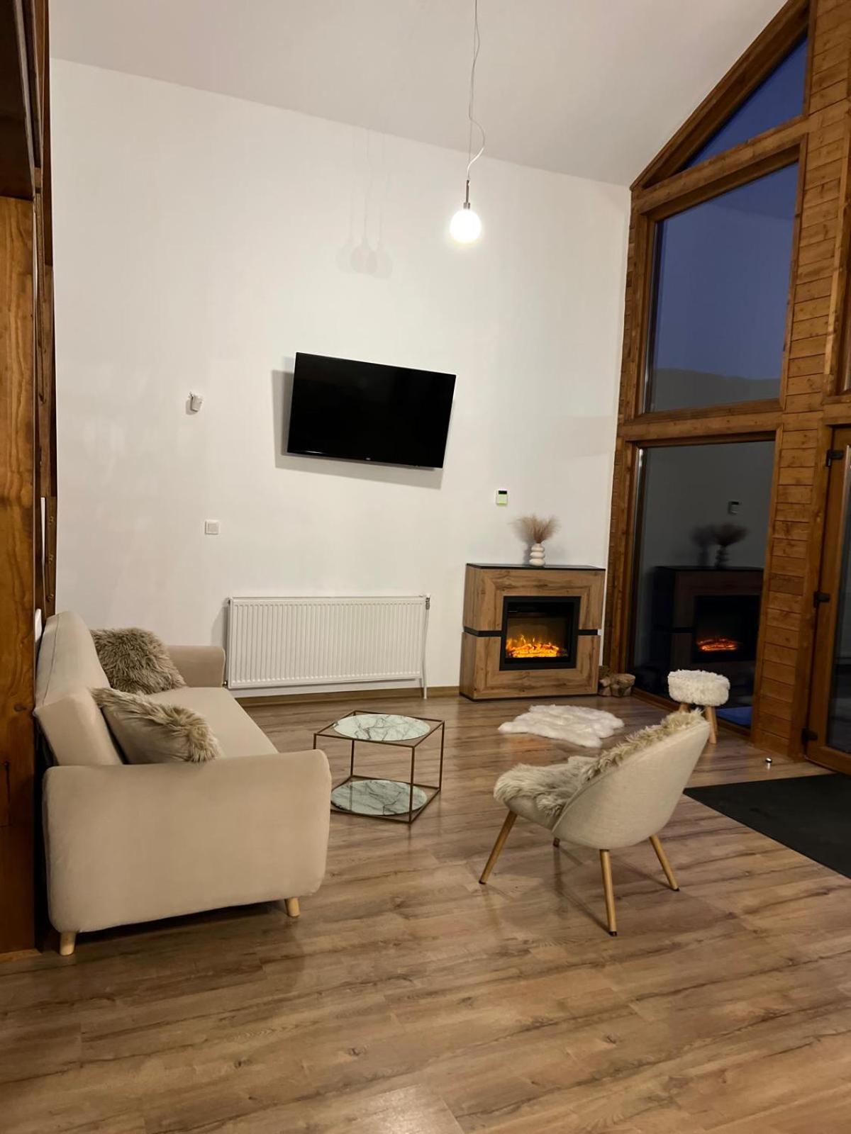 Le Chalet M - Cabana Cu O Panorama De Poveste. Surdesti  Dış mekan fotoğraf