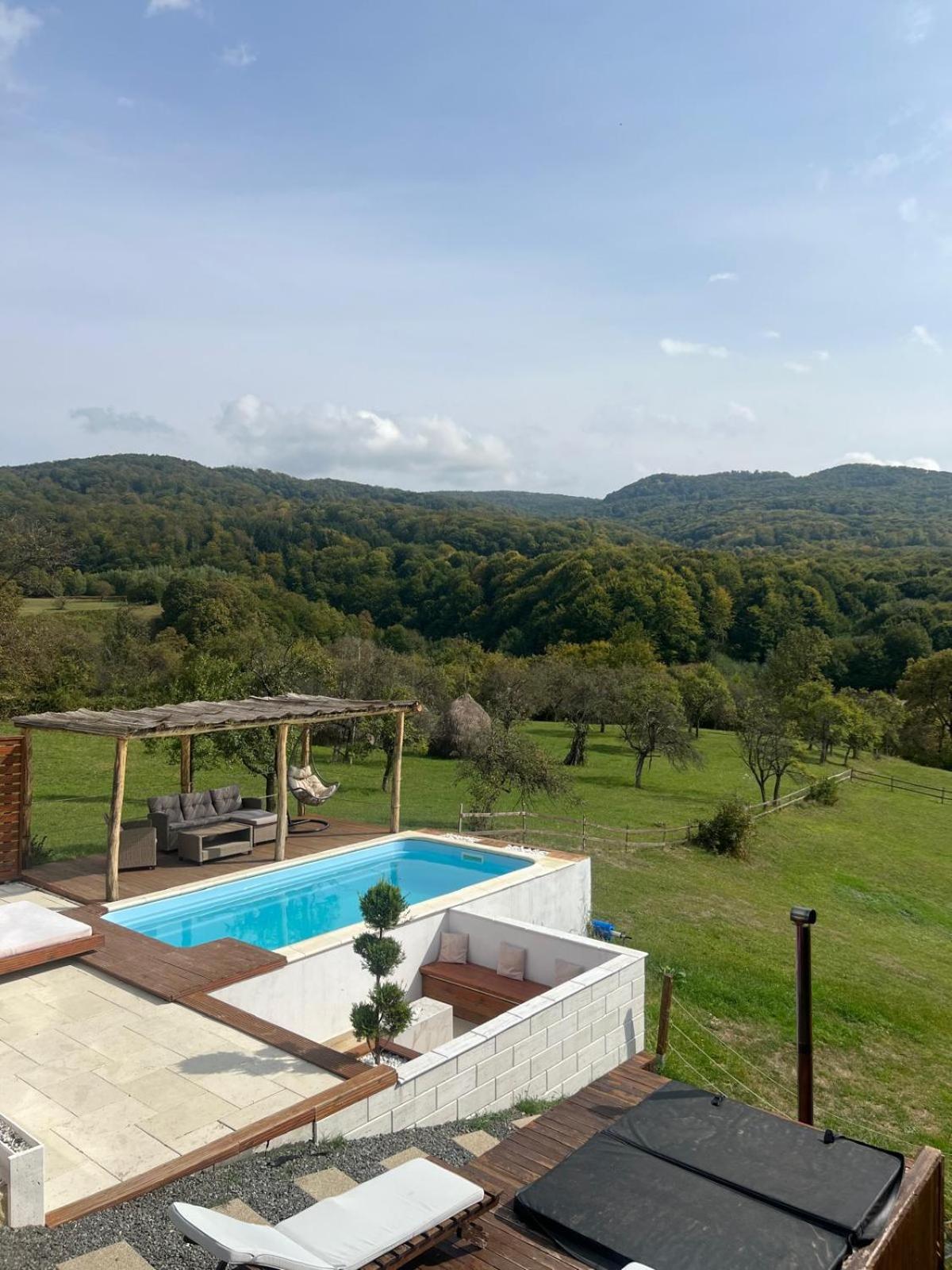 Le Chalet M - Cabana Cu O Panorama De Poveste. Surdesti  Dış mekan fotoğraf