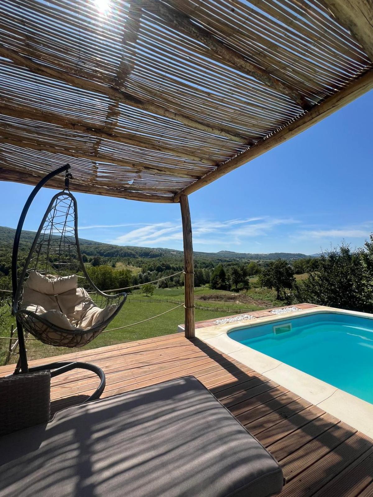 Le Chalet M - Cabana Cu O Panorama De Poveste. Surdesti  Dış mekan fotoğraf