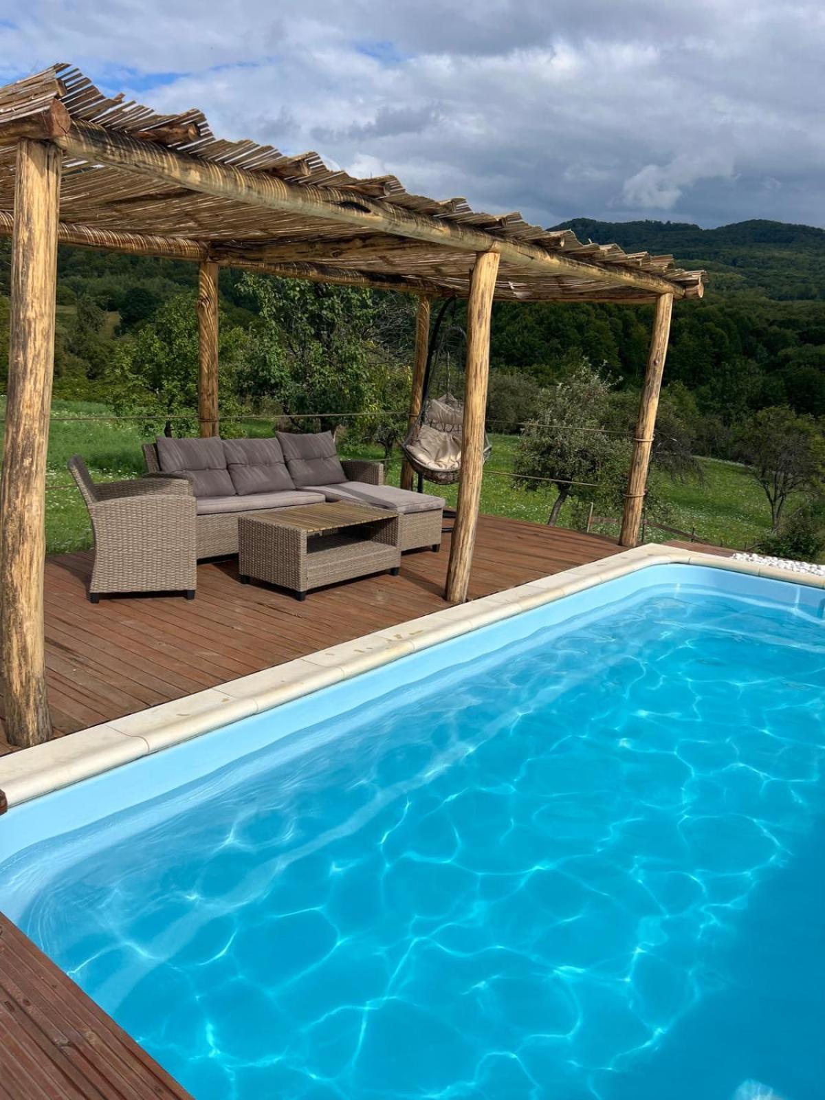 Le Chalet M - Cabana Cu O Panorama De Poveste. Surdesti  Dış mekan fotoğraf