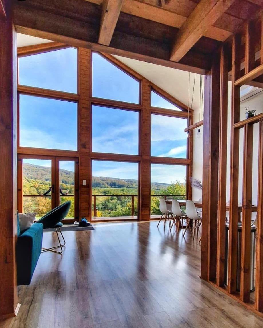 Le Chalet M - Cabana Cu O Panorama De Poveste. Surdesti  Dış mekan fotoğraf