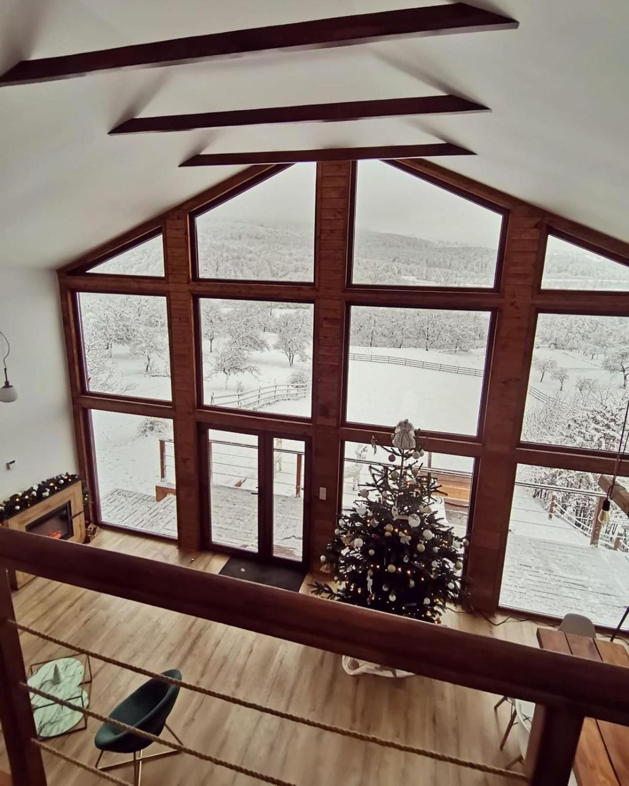 Le Chalet M - Cabana Cu O Panorama De Poveste. Surdesti  Dış mekan fotoğraf