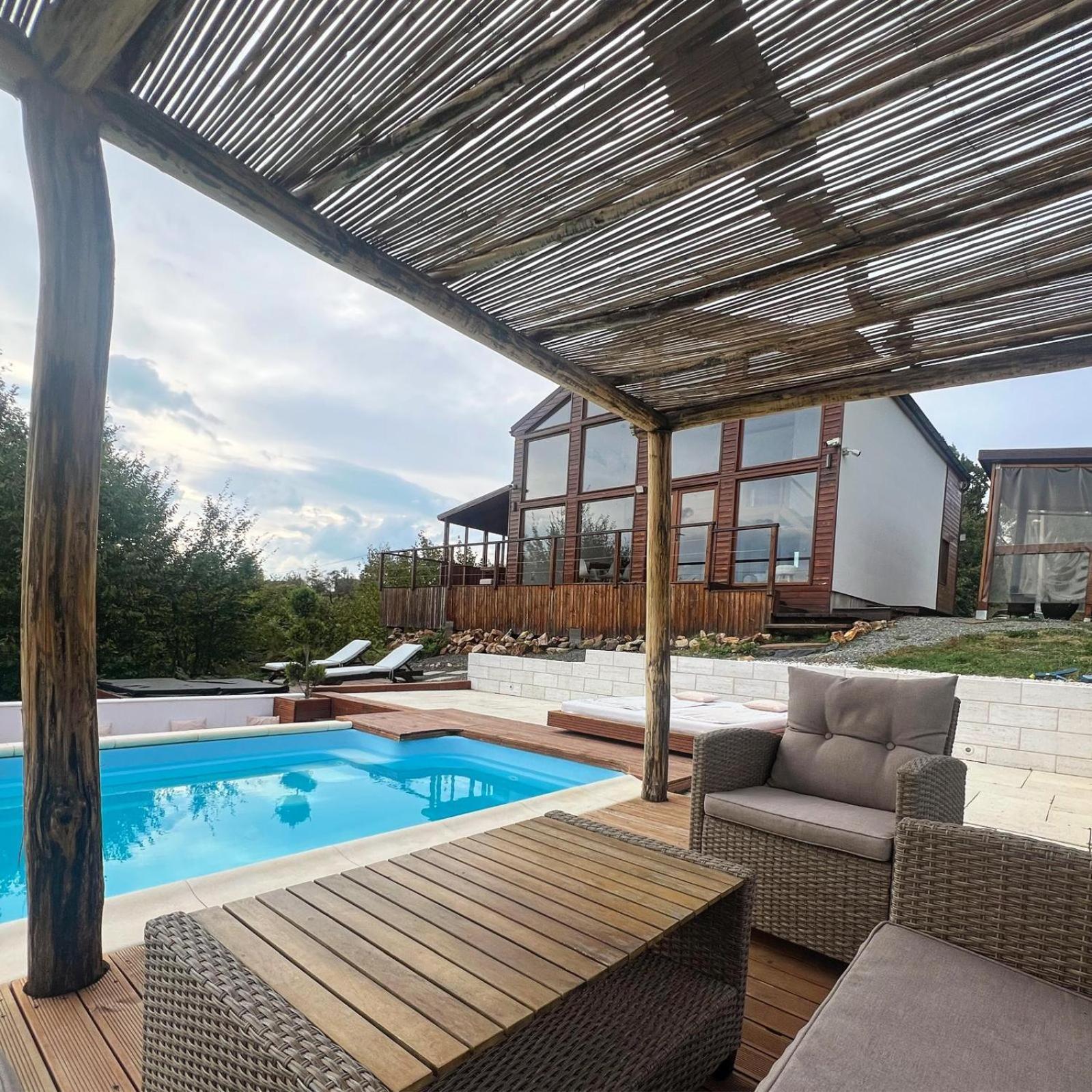 Le Chalet M - Cabana Cu O Panorama De Poveste. Surdesti  Dış mekan fotoğraf
