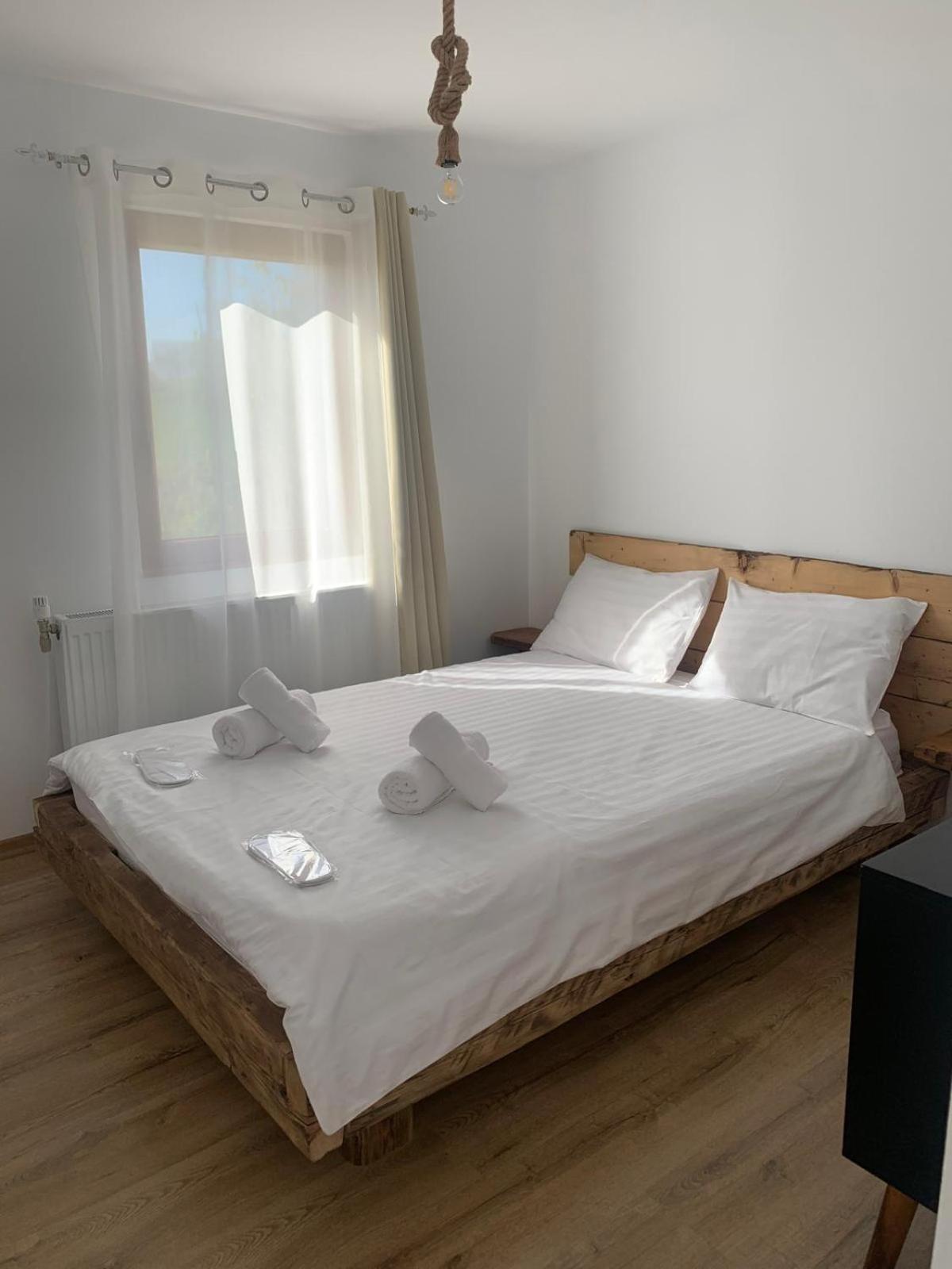 Le Chalet M - Cabana Cu O Panorama De Poveste. Surdesti  Dış mekan fotoğraf