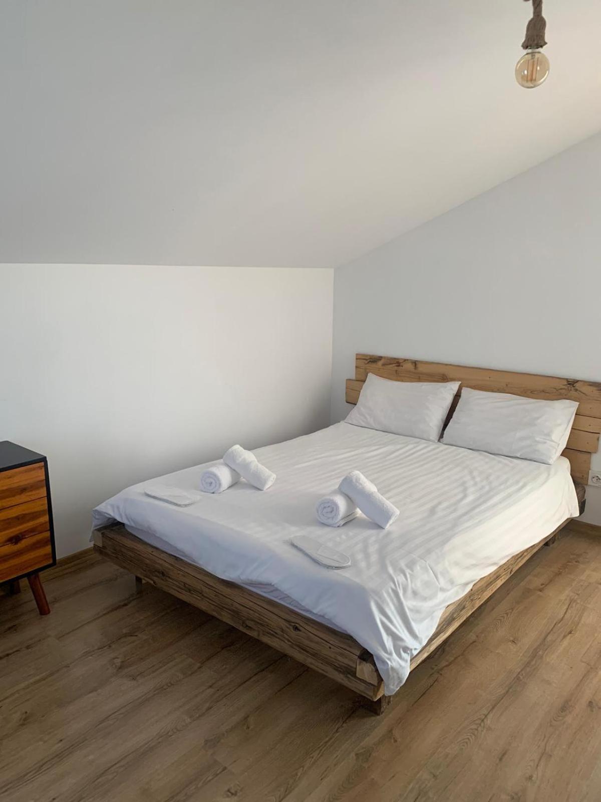 Le Chalet M - Cabana Cu O Panorama De Poveste. Surdesti  Dış mekan fotoğraf
