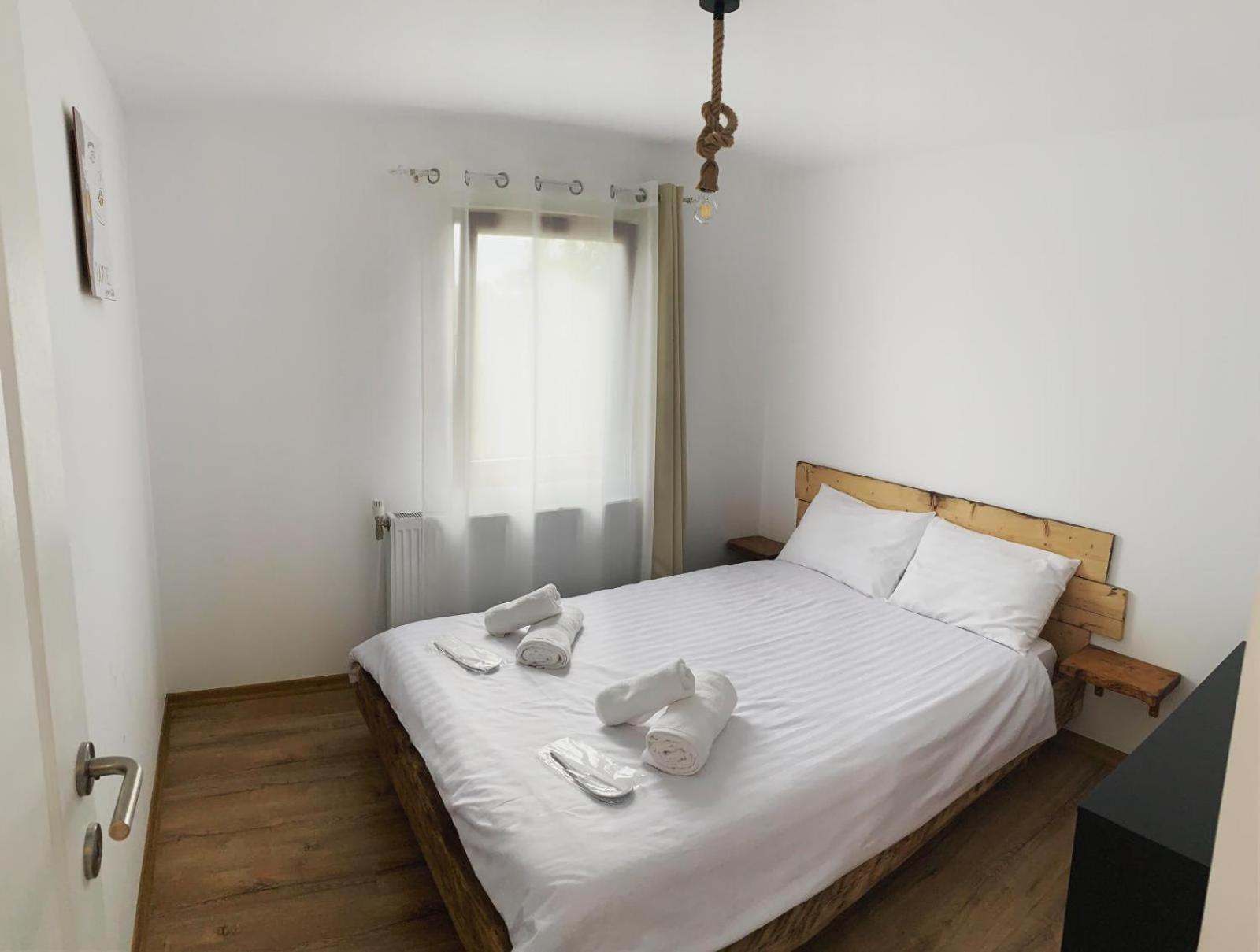 Le Chalet M - Cabana Cu O Panorama De Poveste. Surdesti  Dış mekan fotoğraf